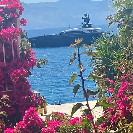 Kalemi's Beachside Hotel